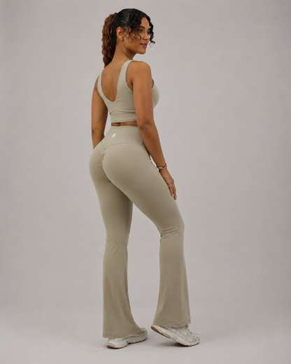 CurveFlow Flare Leggings - Solid Athletics