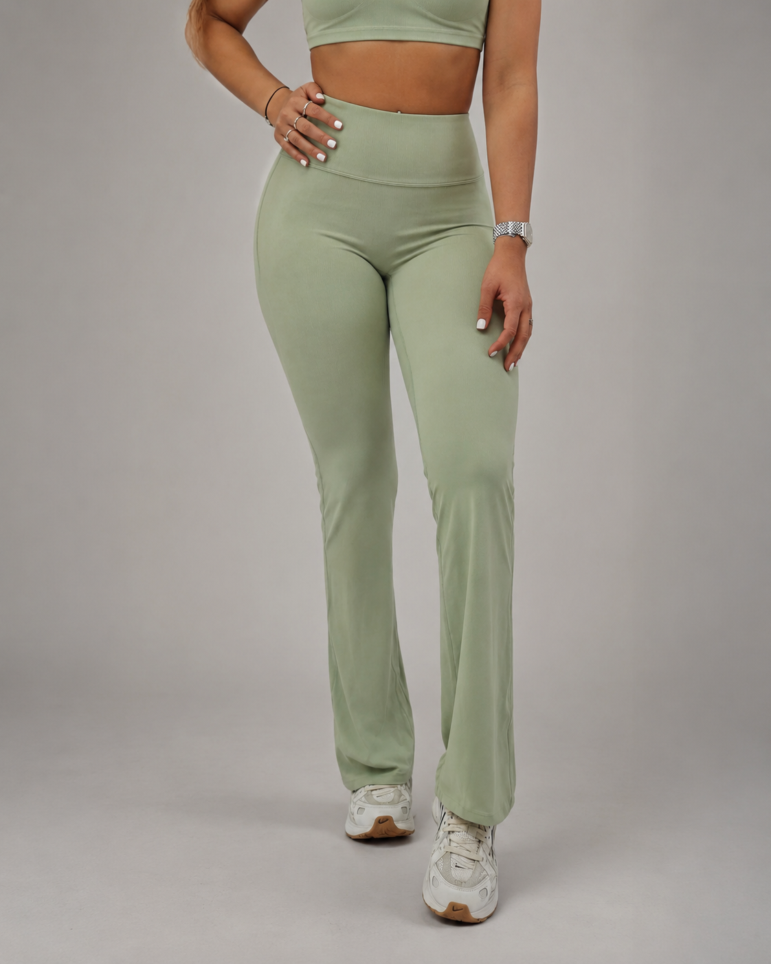 CurveFlow Flare Leggings - Solid Athletics